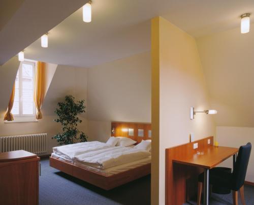 Landhotel Zum Schwanen Mit Restaurant Mona Liza Osthofen Room photo