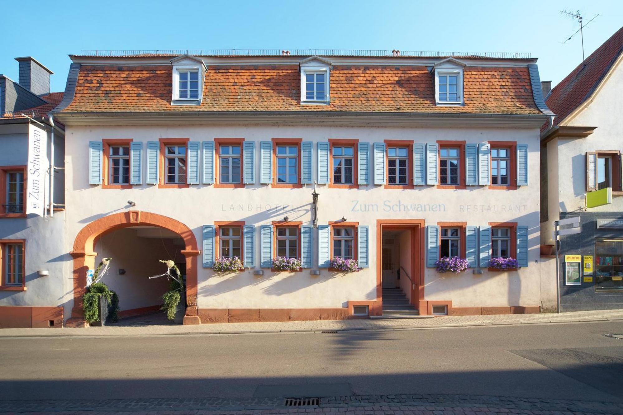 Landhotel Zum Schwanen Mit Restaurant Mona Liza Osthofen Exterior photo